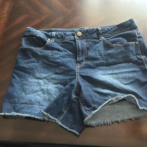 1822 high rise cut off shorts size 16